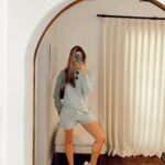 Kayla Ewell Instagram - It’s not always easy to love our bodies with so many changes happening. I’ve found it hard to find clothes I love & feel really good in. If you’re looking for versatility & (most importantly) comfort, here are a few of my favorite looks during this month (31 weeks) of pregnancy. Hope this helps ease the mirror time & generate more self acceptance 🤍