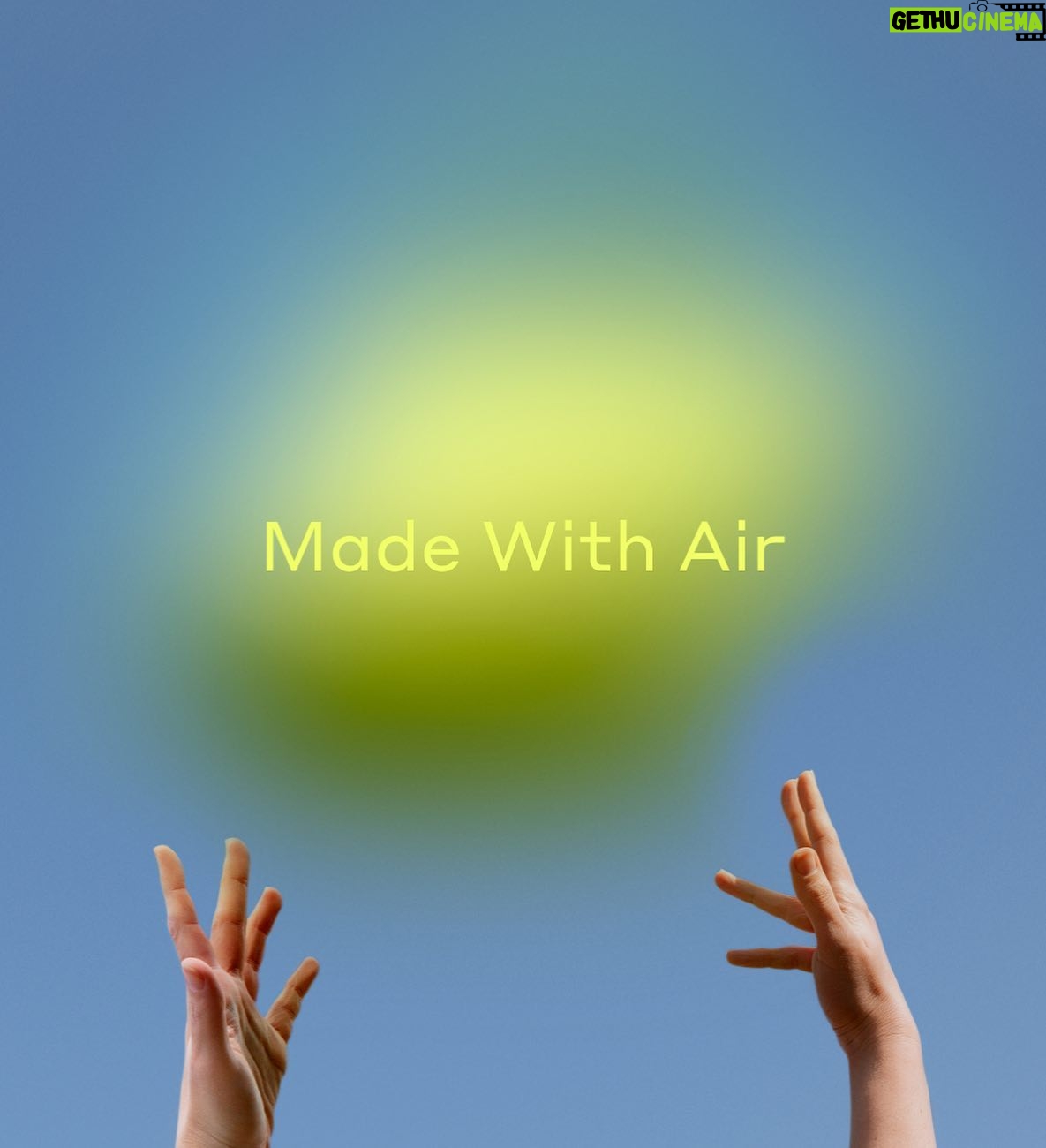 Kayla Ewell Instagram - The world’s first-ever true zero impact collection is here. Introducing Made With Air by @cuyana. Like most sustainability messaging, it’s just as tangible as it sounds. Visit cuyana.com/madewithair.
