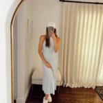 Kayla Ewell Instagram - It’s not always easy to love our bodies with so many changes happening. I’ve found it hard to find clothes I love & feel really good in. If you’re looking for versatility & (most importantly) comfort, here are a few of my favorite looks during this month (31 weeks) of pregnancy. Hope this helps ease the mirror time & generate more self acceptance 🤍