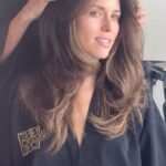 Kayla Ewell Instagram – Restoring & transformative ✨
Synonyms for @riawna & @nikkilee901 
I won’t go on about how much I love these two but being their client is an experience above anything else.