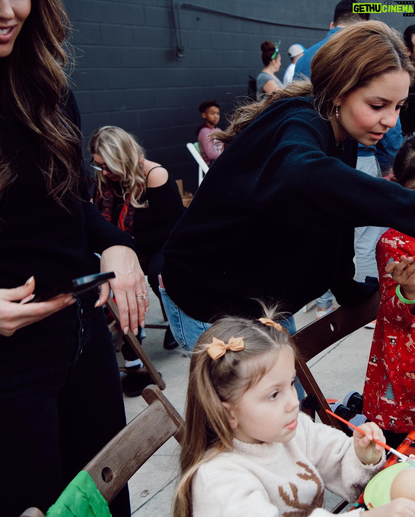 Kayla Ewell Instagram - Yesterday, we took the kids to volunteer & experience the true meaning of the holidays with @thisisabouthumanity. We hosted a Holiday Party for Reunified Families in Los Angeles where families were able to walk away with wishlists filled, clothing, fresh produce and a visit with Santa…toys and tacos! Thank you to @immdef_lawcenter for the important work that you do representing these children and families with dignity. Thank you to our partners @globalgiftusa Thank you to our donors and sponsors including: @voidstudios.la @lyft @thealist.us @levainbakery @petitenpretty @tacos1986la @sendintheclowns @farmfluence.co @mrmatthewsinger @attertonbeautyla @corrie.in.color @theyumyumshop @beignetbox @majesticblisssoaps @fivefour @alinaperalta11 Event leads @msmorges @zoekasiske Photos @angelakohler #thisisabouthumanity #WonderlandofHope