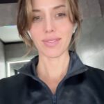 Kayla Ewell Instagram - Detoxifying the body & mind.