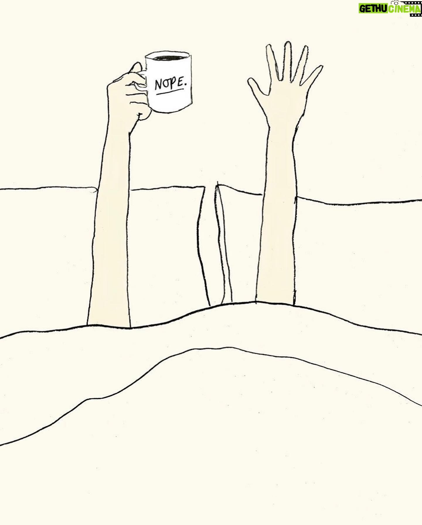 Kayla Ewell Instagram - Staying in bed all day. Who’s with me?