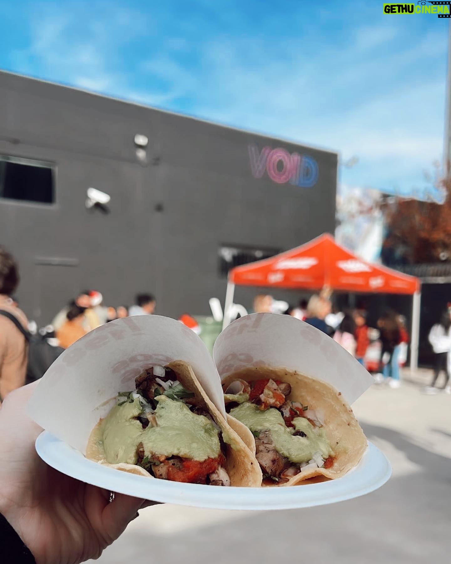 Kayla Ewell Instagram - Yesterday, we took the kids to volunteer & experience the true meaning of the holidays with @thisisabouthumanity. We hosted a Holiday Party for Reunified Families in Los Angeles where families were able to walk away with wishlists filled, clothing, fresh produce and a visit with Santa…toys and tacos! Thank you to @immdef_lawcenter for the important work that you do representing these children and families with dignity. Thank you to our partners @globalgiftusa Thank you to our donors and sponsors including: @voidstudios.la @lyft @thealist.us @levainbakery @petitenpretty @tacos1986la @sendintheclowns @farmfluence.co @mrmatthewsinger @attertonbeautyla @corrie.in.color @theyumyumshop @beignetbox @majesticblisssoaps @fivefour @alinaperalta11 Event leads @msmorges @zoekasiske Photos @angelakohler #thisisabouthumanity #WonderlandofHope