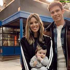 Kayla Ewell Instagram - What an honor it was to close out the series finale of Roswell. Every season, one of the nicest crews I’ve ever had the pleasure to work with, oh, and the cast was pretty great too. Especially that Gregory Manes😊 Thank you to everyone who made our time there so special. I love you. We love you. Until next time…