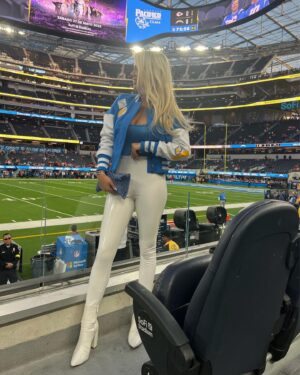 Kaylyn Slevin Instagram - BOLT UP, BABY!💙⚡️ #chargers #boltup⚡️