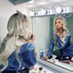 Kaylyn Slevin Instagram - Almost time!! 👑💙