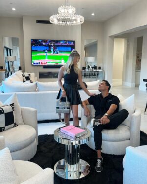 Kaylyn Slevin Instagram - I love us🩷