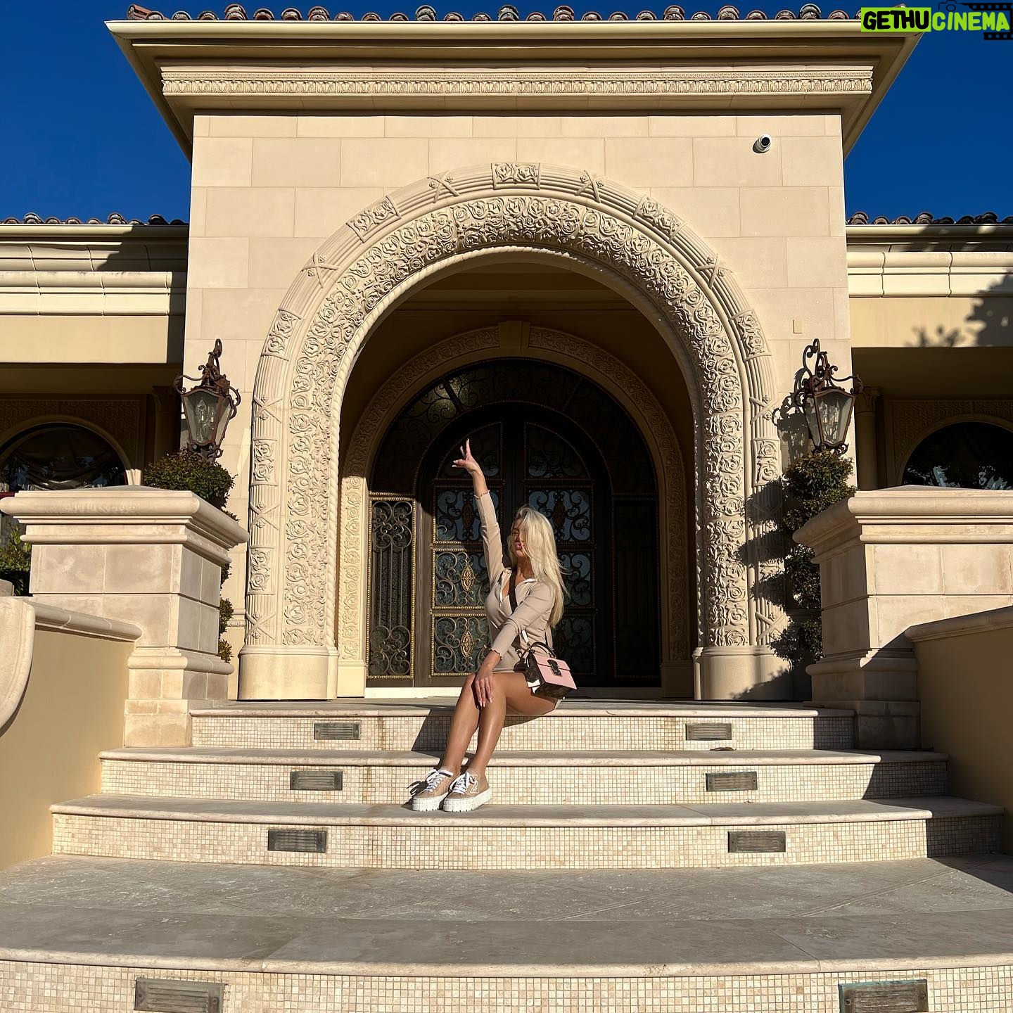 Kaylyn Slevin Instagram - Cheers to 11 years🥂 #bittersweet