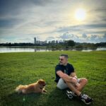 Kaysar Dadour Instagram - Os cachorros são melhores que os humanos, ou pelo menos, são muito mais fiéis. #kaysar #kaysardadour #melhordianomundo #cachorro #dog #dogs #parqueibirapuera #saopaulo #sp #cachorrinho #cachorrosfofos