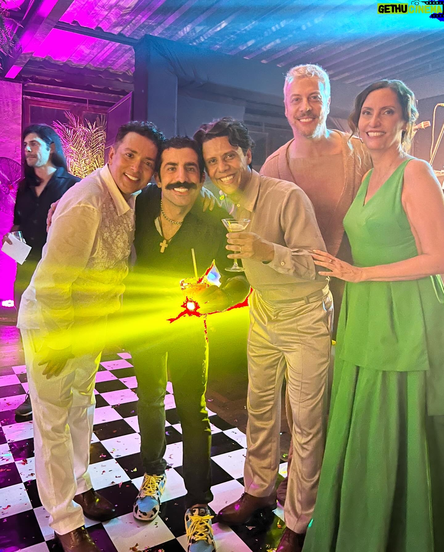 Kaysar Dadour Instagram - Que casamento lindo maravilhoso Chorei dancei ri comi e bebi demaisss kkk Que Deus abençoe vocês dois pra sempre Vocês são incríveis juntos Adorooooo demaissssss contem cmg sempre 🙏😘 Safadoossssssss @rodrigoonie @wbendelack #kaysar #kaysardadour #casamento #melhordianomundo #casamentos #amor #casamentodoano