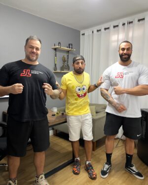 Kaysar Dadour Instagram - Nunca esqueça que hoje é o melhor dia NO mundo… Projeto novo com os brabos 💪🔥 em breve novidades 💪
.
.
.
.
.
#treino #motivacao #academia #atleta #nuncadesistir #naodesistadosseussonhos #nevergiveup #kaysar #kaysardadour #melhordianomundo