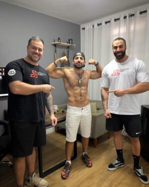 Kaysar Dadour Instagram - Nunca esqueça que hoje é o melhor dia NO mundo… Projeto novo com os brabos 💪🔥 em breve novidades 💪
.
.
.
.
.
#treino #motivacao #academia #atleta #nuncadesistir #naodesistadosseussonhos #nevergiveup #kaysar #kaysardadour #melhordianomundo