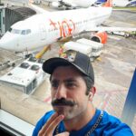 Kaysar Dadour Instagram - Partiu de novo ✈️🤞🙏 #kaysar #kaysardadour #melhordianomundo #viagem #viajar #viajarepreciso #amoviajar #amoviaggiare #viajareviver #boratrabalhar #gravação #feliz #gratoportudo #aeroporto