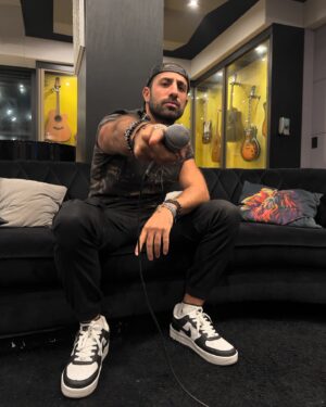 Kaysar Dadour Instagram - Vá atrás dos seus sonhos, não das pessoas.
.
.
.
.
#sonhar #sonhos #musica #hit #funk #kaysar #kaysardadour #melhordianomundo #naodesistadosseussonhos #nuncadesistir
