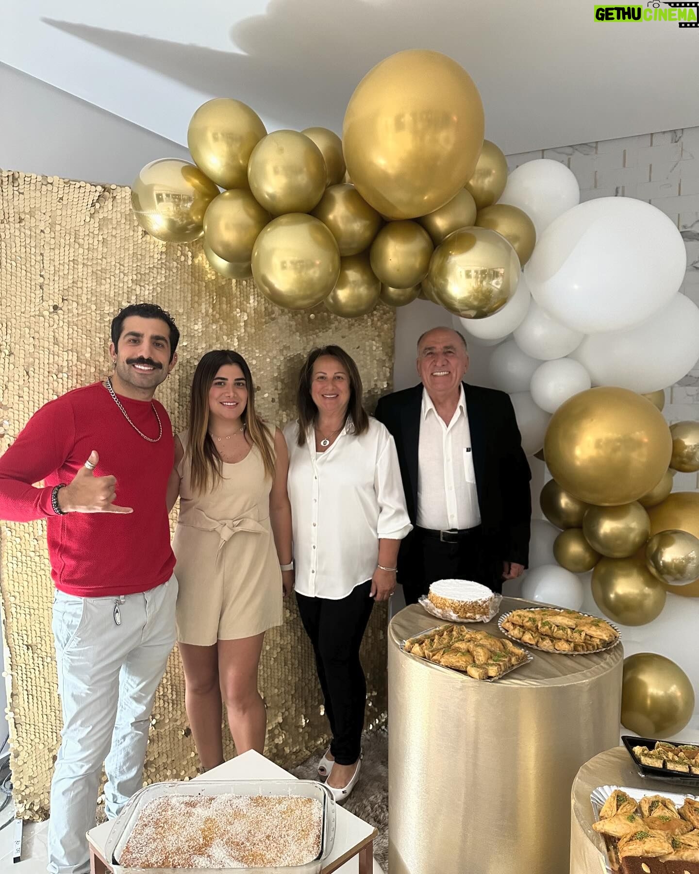 Kaysar Dadour Instagram - Caracooo Com muita felicidade e alegria e com orgulho fechei o ano 2023 com muitas coisas boas e ao lado da minha familia 😍🙏 Agora posso dizer vem 2024 que esse ano é meu sem dúvida nenhuma Estourar na música e na atuação bora focar contagem regressiva 365… 🙅♂️🙏😘🦖🦜🎊 #2024 #2023 #kaysar #kaysardadour #melhordianomundo #vem2024 #adeus2023