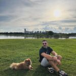 Kaysar Dadour Instagram - Os cachorros são melhores que os humanos, ou pelo menos, são muito mais fiéis. #kaysar #kaysardadour #melhordianomundo #cachorro #dog #dogs #parqueibirapuera #saopaulo #sp #cachorrinho #cachorrosfofos