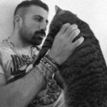 Kaysar Dadour Instagram - Carinha de Sapeca miauuu 🐈‍⬛ #gato #gatos #kaysar #sapeca #kaysardadour #cat #catsofinstagram #melhordianomundo #gatas #gata #animalovers #animais