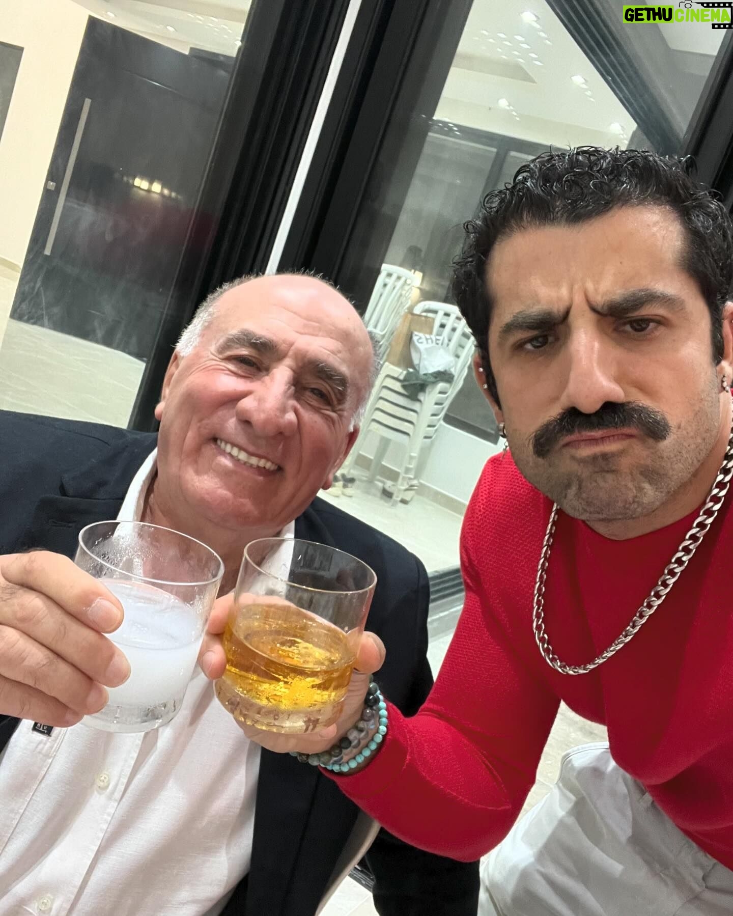 Kaysar Dadour Instagram - Caracooo Com muita felicidade e alegria e com orgulho fechei o ano 2023 com muitas coisas boas e ao lado da minha familia 😍🙏 Agora posso dizer vem 2024 que esse ano é meu sem dúvida nenhuma Estourar na música e na atuação bora focar contagem regressiva 365… 🙅♂️🙏😘🦖🦜🎊 #2024 #2023 #kaysar #kaysardadour #melhordianomundo #vem2024 #adeus2023