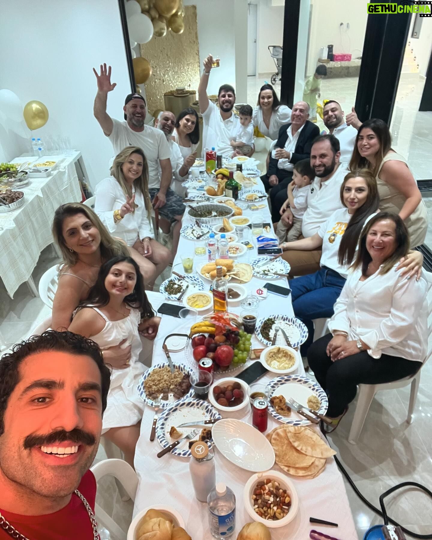 Kaysar Dadour Instagram - Caracooo Com muita felicidade e alegria e com orgulho fechei o ano 2023 com muitas coisas boas e ao lado da minha familia 😍🙏 Agora posso dizer vem 2024 que esse ano é meu sem dúvida nenhuma Estourar na música e na atuação bora focar contagem regressiva 365… 🙅♂️🙏😘🦖🦜🎊 #2024 #2023 #kaysar #kaysardadour #melhordianomundo #vem2024 #adeus2023