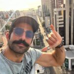 Kaysar Dadour Instagram - Cheguei #curitiba 😎🙅‍♂️ #kaysar #kaysardadour #melhordianomundo #cwb #curitibacool #brasil