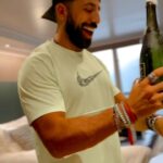 Kaysar Dadour Instagram - Sejam bem-vindos à minha cabine com essa vista top a bordo do #MSCSeaview em mais uma viagem incrível com a @msccruzeirosbrasil 🥂. Aumente o som e segure esse #asmr 😜🎧 . . . . . . #msc #msccruises #msccruzeiros #kaysar #navio #kaysardadour #melhordianomundo