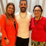 Kaysar Dadour Instagram - Hoje tive a honra de conhecer a lenda da Amazônia, a protetora das florestas e ícone da sustentabilidade. D. Zeneida Lima, fundadora da @instituicaocaruanas , Doutora Honoris Causa pela Universidade Estadual do Pará. Imortalizada pela Vale através do Antúrio Quilhado na Mata Atlântica. D. Zeneida Lima é um presente para todos nós que nos preocupamos com o meio amabiente e com o futuro do planeta. Quem vir ao Pará precisa conhecer essa senhora de 90 anos que possui uma Escola no meio da floresta e abriga mais de 200 crianças abaixo da linha da pobreza! Hoje sou mais feliz e conectado à natureza por ter conhecido essa senhora maravilhosa! Obrigado Pará! Estou muito feliz! #visita #zeneidalima #ecologia #amor #kaysar #kaysardadour #melhordianomundo #visitpara #marajó #belémdopará #instituicaocaruanasdomarajo