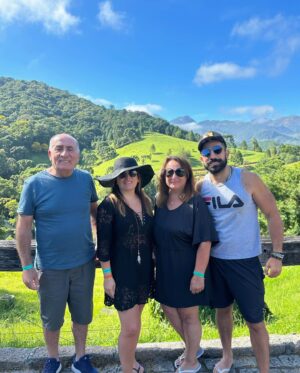 Kaysar Dadour Instagram - Que final de semana incrível 🤩 com minha linda família 😍🙏
.
.
.
.
#kaysar #melhordianomundo #kaysardadour #capivari #capivariecoresort #topdemais #curitiba #sol #familia 
obrigado @capivariecoresort