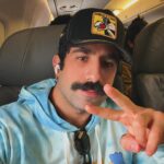 Kaysar Dadour Instagram - ✌️Nunca esqueça que hoje é o melhor dia NO mundo ✌️ Bom-dia partiu ✈️🤞 #kaysar #kaysardadour #melhordianomundo #viajar #viajarfazbem #viajarépreciso #selfie #selflove #✈️ #bomdia #bomdia🌞 #lutar #nuncadesista