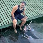 Kaysar Dadour Instagram - Eguaaaa nao sabia que eu era encantador de botas 🐬 #kaysar #belémdopará #mocajuba #pará #para #kaysardadour #boto #🐬 #amazonia #amazônia #amazonianforest