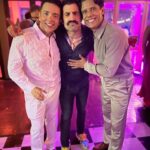 Kaysar Dadour Instagram - Que casamento lindo maravilhoso Chorei dancei ri comi e bebi demaisss kkk Que Deus abençoe vocês dois pra sempre Vocês são incríveis juntos Adorooooo demaissssss contem cmg sempre 🙏😘 Safadoossssssss @rodrigoonie @wbendelack #kaysar #kaysardadour #casamento #melhordianomundo #casamentos #amor #casamentodoano
