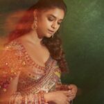 Keerthy Suresh Instagram - Adding some Royalty to my feed 👸 Loving this saree and jewellery by @taruntahiliani Styled by: @ruchi.munoth Team : @prathyusha_raj__06 Hair : @swapnilkashid_ Makeup: @makeupwithshruthi Shot by: @arungnanavel