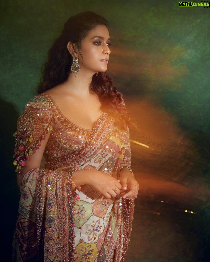 Keerthy Suresh Instagram - Adding some Royalty to my feed 👸 Loving this saree and jewellery by @taruntahiliani Styled by: @ruchi.munoth Team : @prathyusha_raj__06 Hair : @swapnilkashid_ Makeup: @makeupwithshruthi Shot by: @arungnanavel