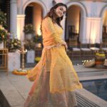 Keerthy Suresh Instagram - உங்களுக்கும் உங்கள் குடும்பத்தினருக்கும் என் இனிய தமிழ் புத்தாண்டு நல்வாழ்த்துக்கள் ☺️🪔 ഏവർക്കും എന്റെ ഹൃദയം നിറഞ്ഞ വിഷു ദിന ആശംസകൾ 😊🌼 Wishing You and your Family a Happy Tamil New Year and Happy Vishu!❤️ #HappyTamilNewYear #HappyVishu