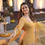 Keerthy Suresh Instagram – உங்களுக்கும் உங்கள் குடும்பத்தினருக்கும் என் இனிய தமிழ் புத்தாண்டு நல்வாழ்த்துக்கள் ☺️🪔 

ഏവർക്കും എന്റെ ഹൃദയം നിറഞ്ഞ വിഷു ദിന ആശംസകൾ 😊🌼

Wishing You and your Family a Happy Tamil New Year and Happy Vishu!❤️

#HappyTamilNewYear #HappyVishu