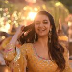 Keerthy Suresh Instagram - உங்களுக்கும் உங்கள் குடும்பத்தினருக்கும் என் இனிய தமிழ் புத்தாண்டு நல்வாழ்த்துக்கள் ☺️🪔 ഏവർക്കും എന്റെ ഹൃദയം നിറഞ്ഞ വിഷു ദിന ആശംസകൾ 😊🌼 Wishing You and your Family a Happy Tamil New Year and Happy Vishu!❤️ #HappyTamilNewYear #HappyVishu