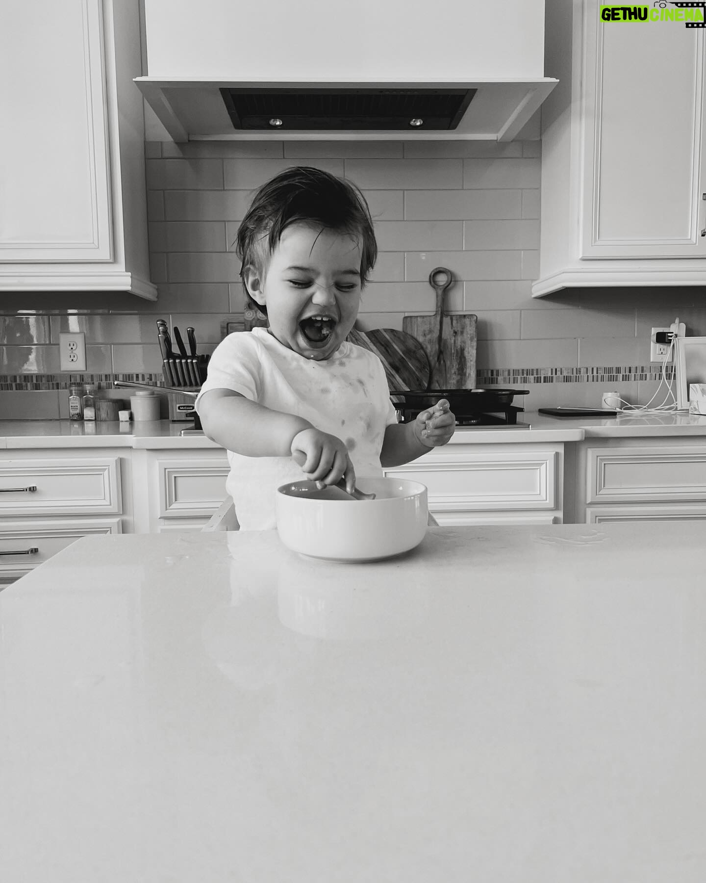 Kellan Lutz - 20.9K Likes - Some Feb moments in B&W
1. Valentine’s Day with kids is >>>>> 👨👩👧👦💝
2. This girl loves dinosaurs, excavators, and insects 🦖🦎🐞
3. Food makes Kasen happy like his mama 😋
4. Told ya 🙃
5. We have a THREE year old 🥹
6. Us. ❤️🔥
7. Went to the zoo for Ashtyn’s birthday and on the way out fed some flamingos 🦩
8. The best of friends 👫
Now onto March with is Kellan and my bday month!!