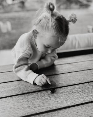 Kellan Lutz Instagram - Some Feb moments in B&W
1. Valentine’s Day with kids is >>>>> 👨‍👩‍👧‍👦💝
2. This girl loves dinosaurs, excavators, and insects 🦖🦎🐞
3. Food makes Kasen happy like his mama 😋
4. Told ya 🙃
5. We have a THREE year old 🥹
6. Us. ❤️‍🔥
7. Went to the zoo for Ashtyn’s birthday and on the way out fed some flamingos 🦩
8. The best of friends 👫

Now onto March with is Kellan and my bday month!!