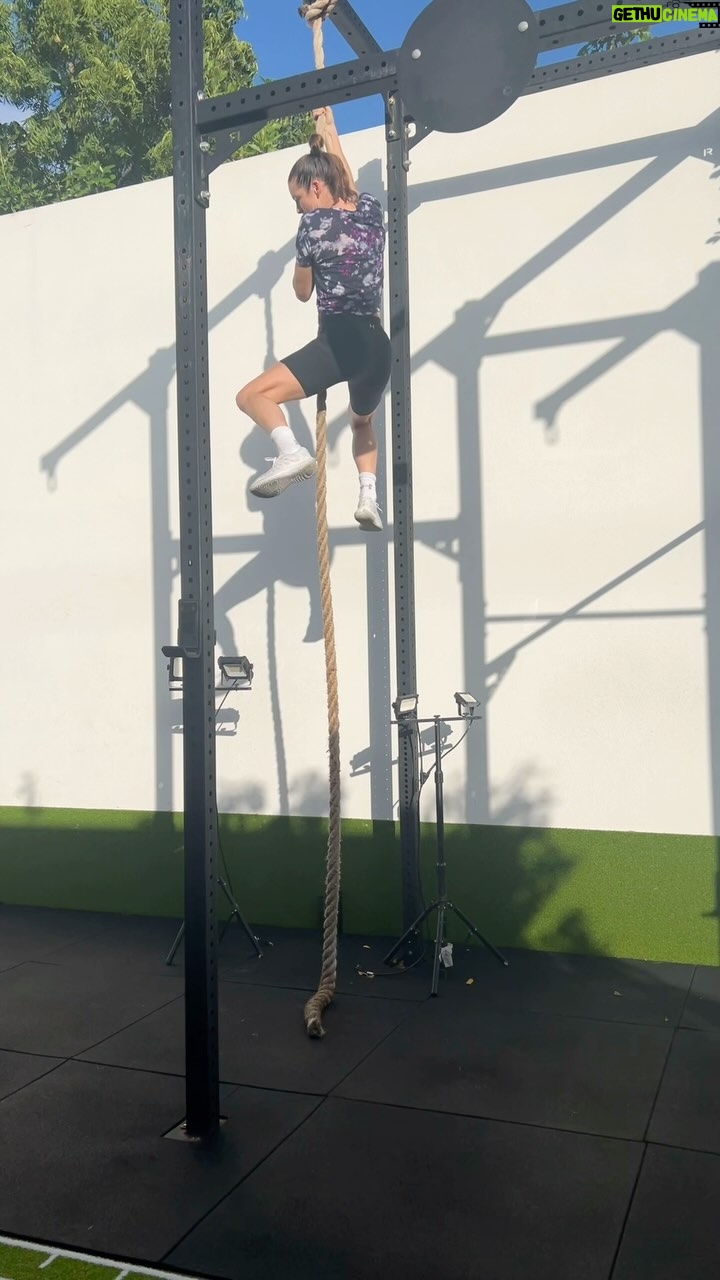 Kelley O'Hara Instagram - temporarily forgot Iām scared of heights š