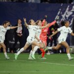 Kelley O'Hara Instagram - BATS ON TOP 🦇 WE DID THAT!!!