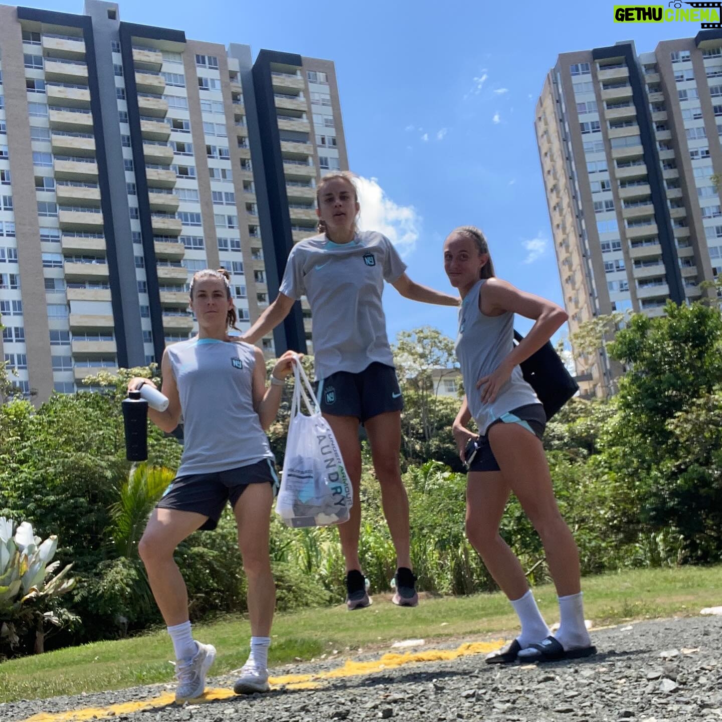 Kelley O'Hara Instagram - COLOMBIA ft. bats, bees, and trophies • #beezup #IYKYK