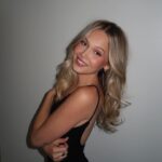Kelli Berglund Instagram – ✨ @carlyy.fisher @sydroze @taylorhealeymakeup