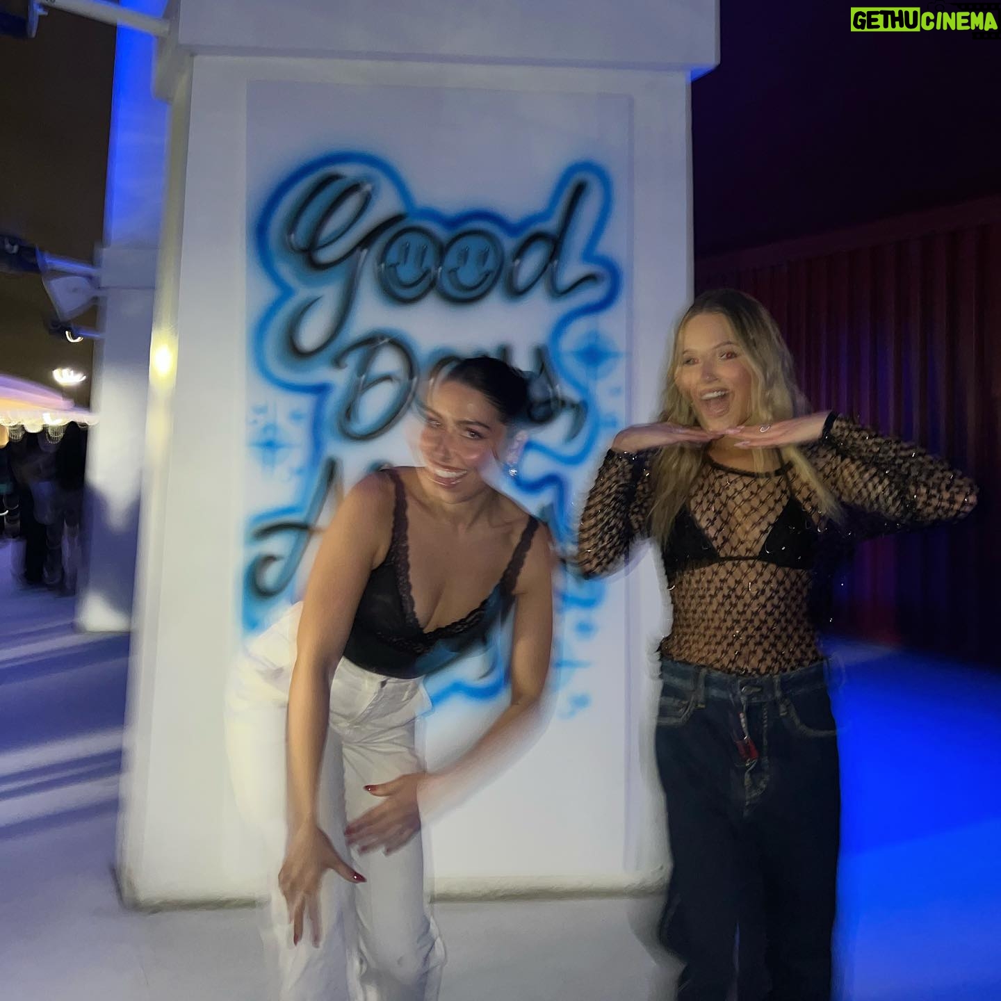 Kelli Berglund Instagram - bits and bobs 🍜