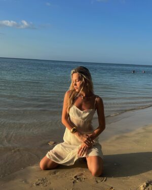 Kelli Berglund Instagram - fits of last week 🧜‍♀️👙