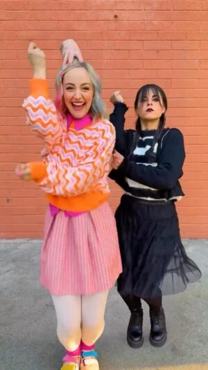Kelli Erdmann Instagram - Thing really nailed it 💅 

#results #vfx #wednesdayaddams #wednesday #enid #thing #dance #happykelli #kaushacampbell