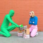 Kelli Erdmann Instagram - #behindthescenes ib: @paolovitagliano_ #vfx #greenman #greenscreen #happykelli