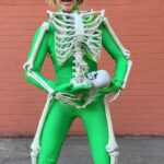 Kelli Erdmann Instagram – Baby on board 💀

Dc: @boomerb_tv 

#vfx #spookyscaryskeletons #greenscreen #happykelli #skeleton