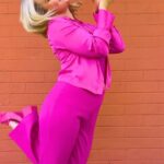 Kelli Erdmann Instagram – Flipping my look with my razr  🤳✨ @motorolaus #razr #FlipYourLook #ad