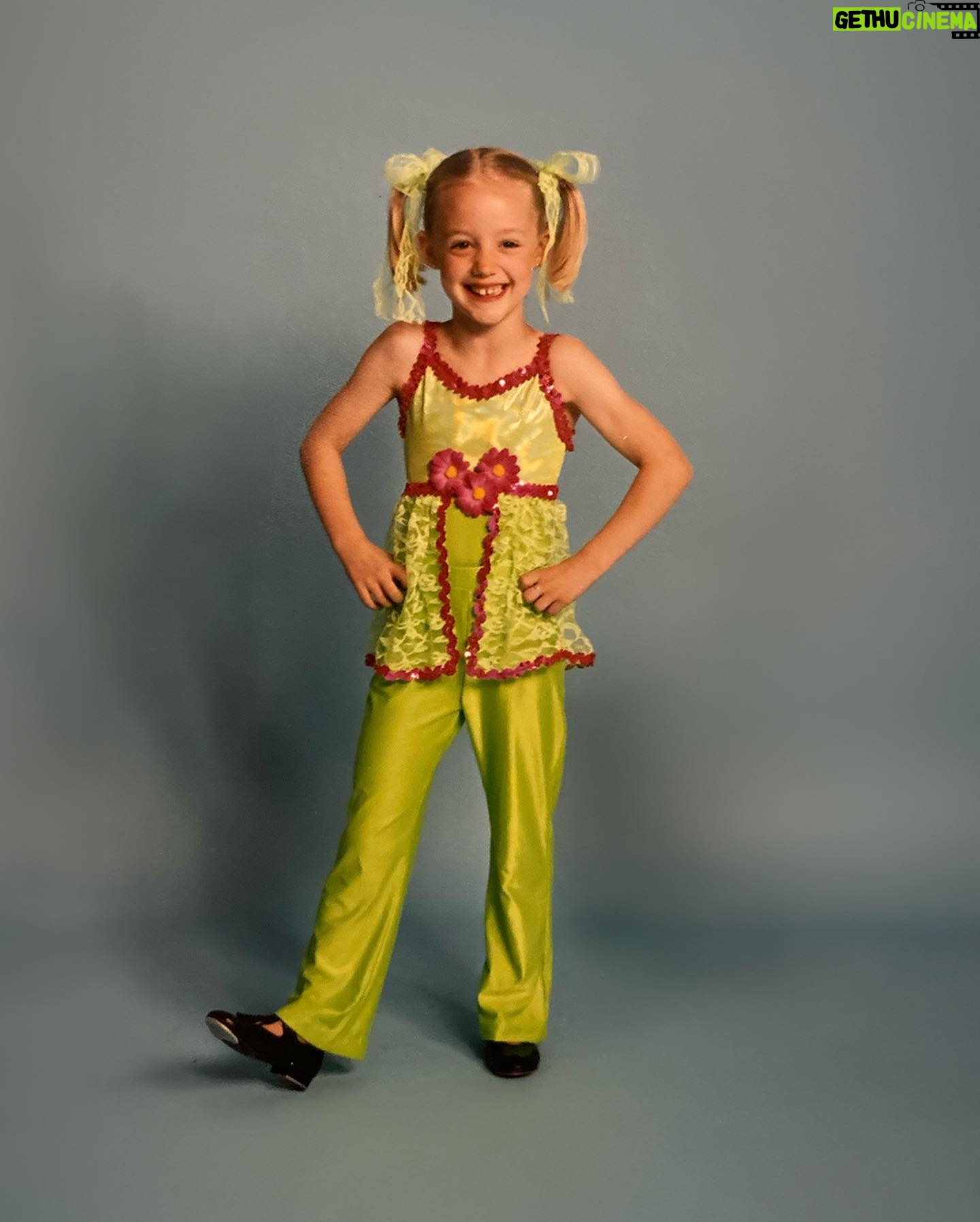 Kelli Erdmann Instagram - dreams *do* come true for creators…just ask @kelladactyl!! "ever since i can remember, i've wanted to make others smile through dance. i feel so lucky that i get to do it for a living now!" 💕 how will you #CreateYourDream? #VidConAN23 #ad