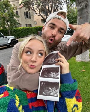 Kelli Erdmann Instagram - pregnancy so far 😝